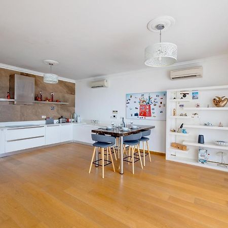Seafront Apartment In Sliema With Pool, Upmarket Complex Extérieur photo