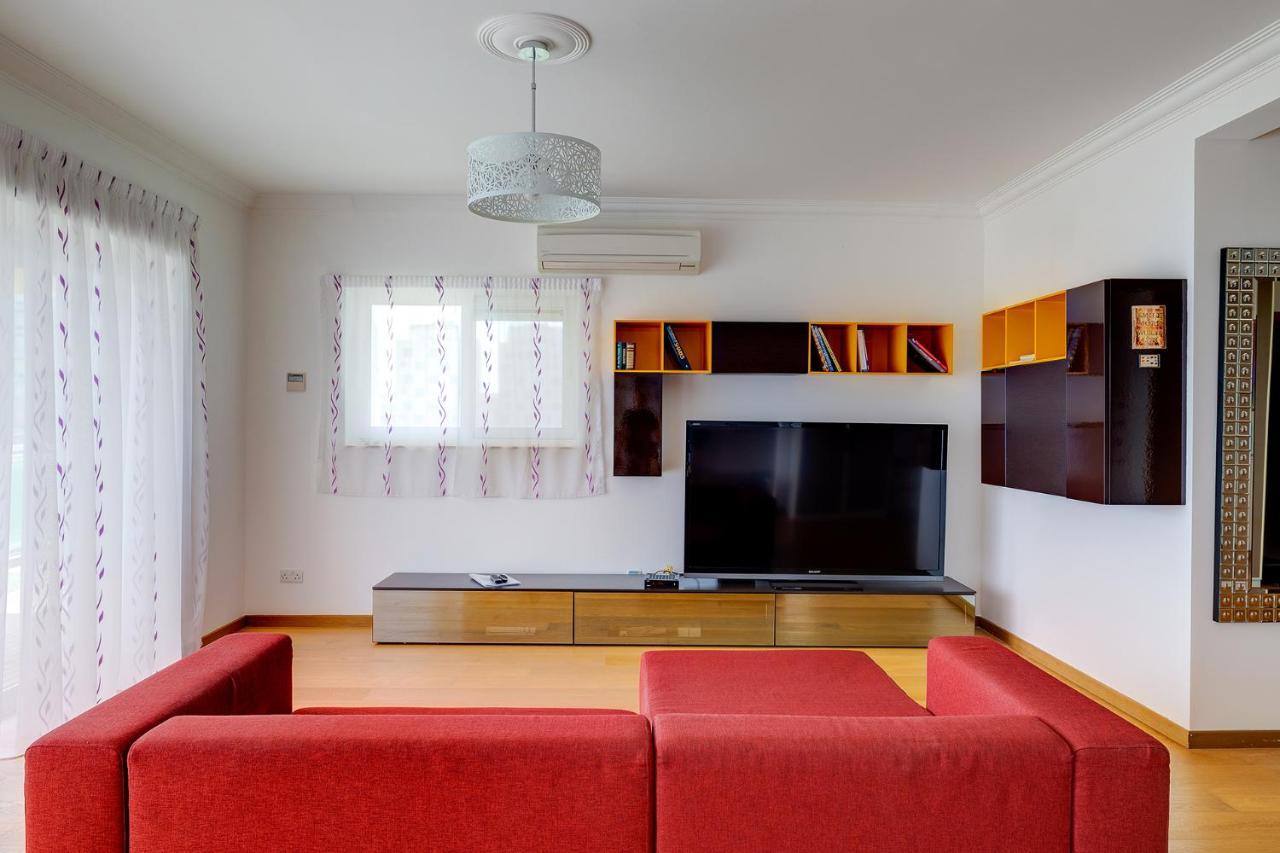 Seafront Apartment In Sliema With Pool, Upmarket Complex Extérieur photo