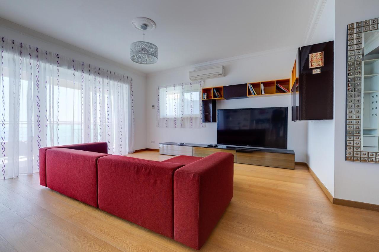 Seafront Apartment In Sliema With Pool, Upmarket Complex Extérieur photo