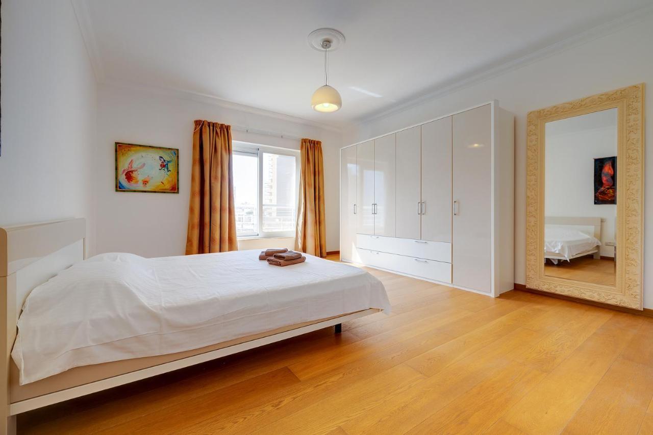 Seafront Apartment In Sliema With Pool, Upmarket Complex Extérieur photo
