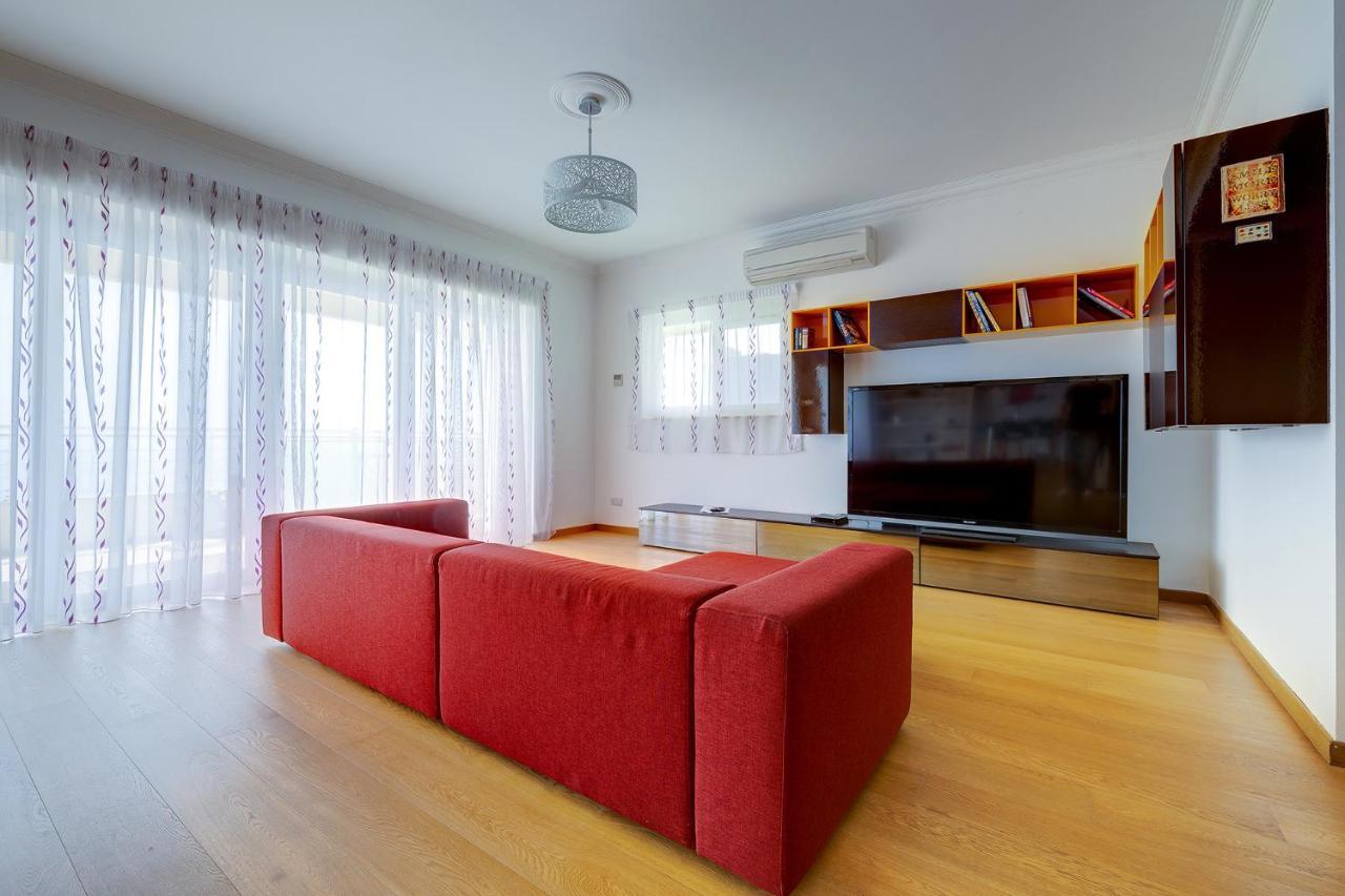 Seafront Apartment In Sliema With Pool, Upmarket Complex Extérieur photo