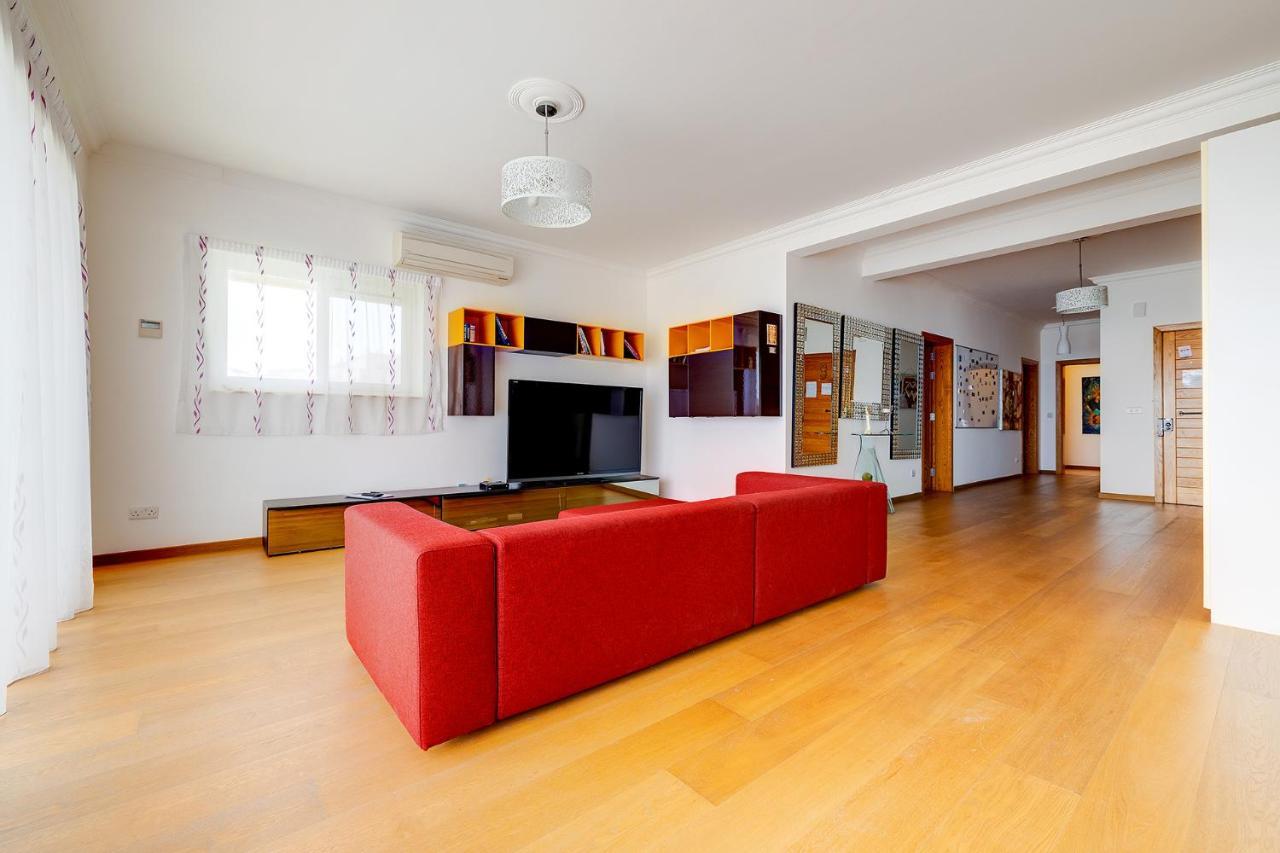 Seafront Apartment In Sliema With Pool, Upmarket Complex Extérieur photo