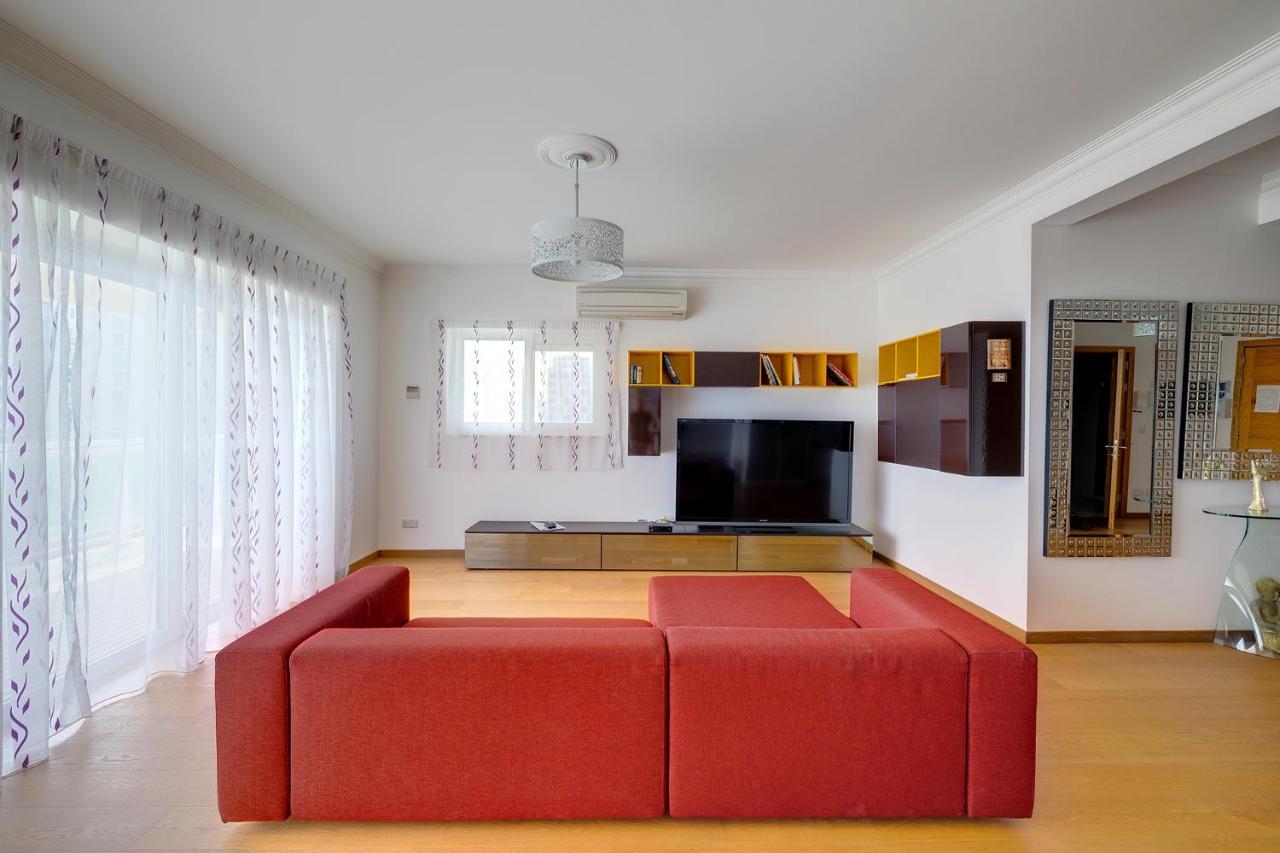 Seafront Apartment In Sliema With Pool, Upmarket Complex Extérieur photo