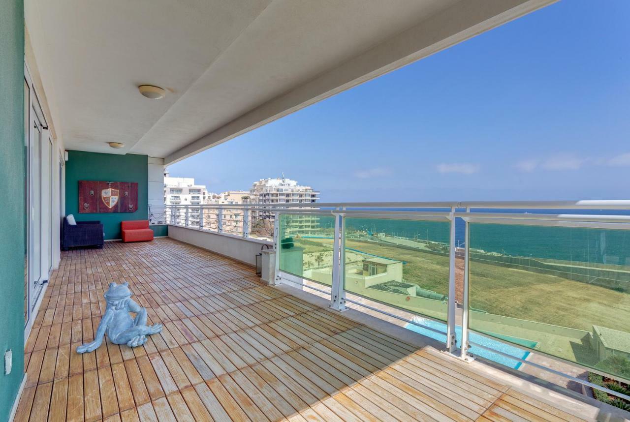 Seafront Apartment In Sliema With Pool, Upmarket Complex Extérieur photo