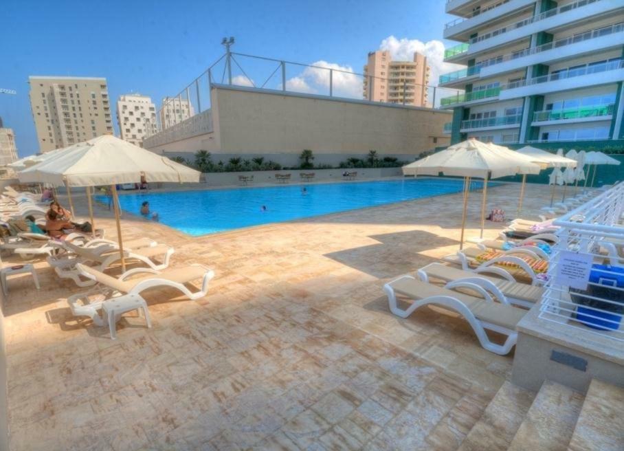 Seafront Apartment In Sliema With Pool, Upmarket Complex Extérieur photo