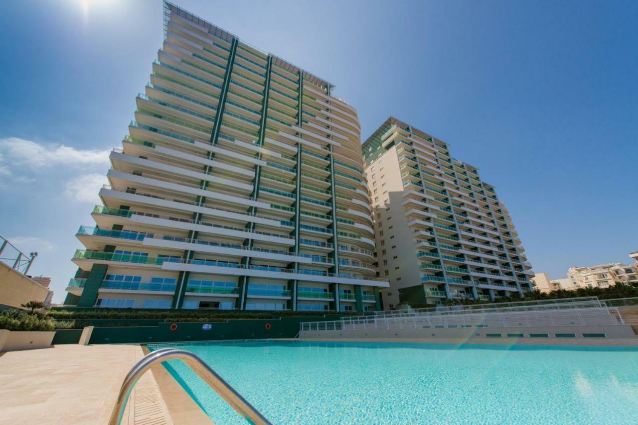 Seafront Apartment In Sliema With Pool, Upmarket Complex Extérieur photo