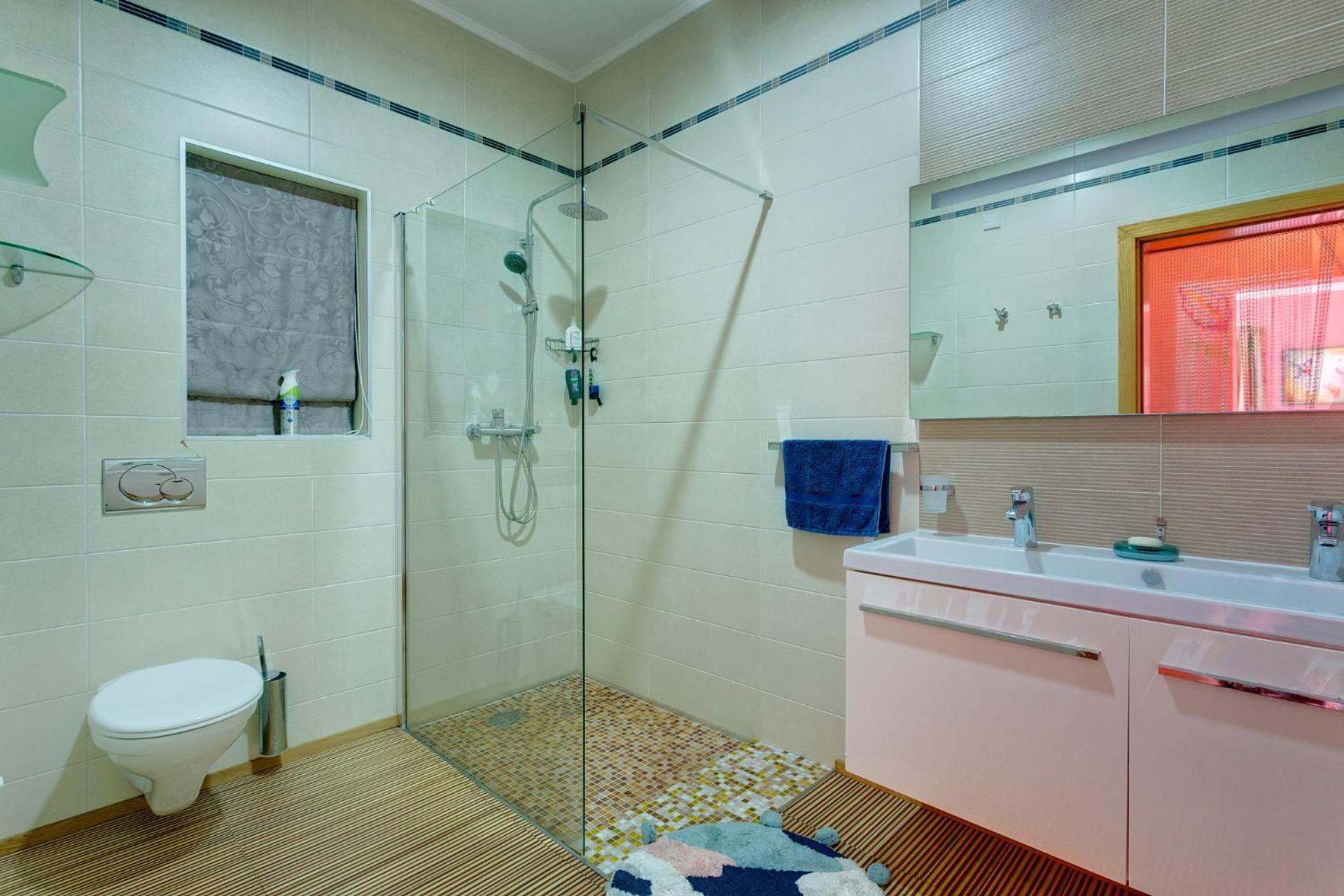 Seafront Apartment In Sliema With Pool, Upmarket Complex Extérieur photo
