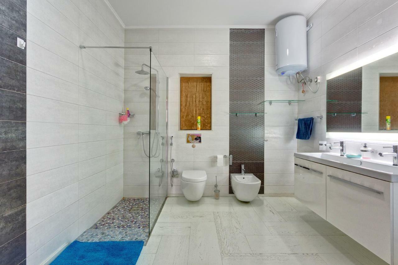Seafront Apartment In Sliema With Pool, Upmarket Complex Extérieur photo