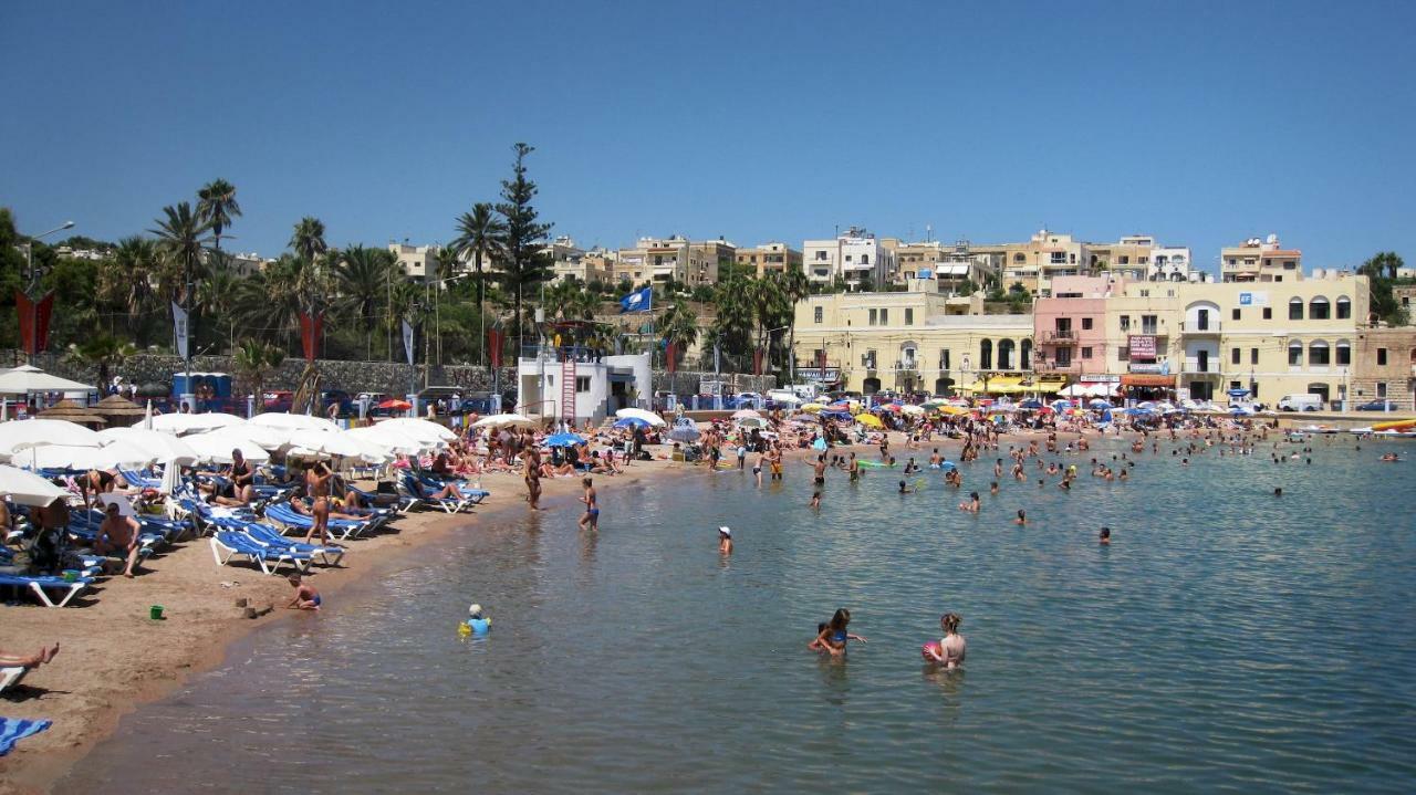 Seafront Apartment In Sliema With Pool, Upmarket Complex Extérieur photo